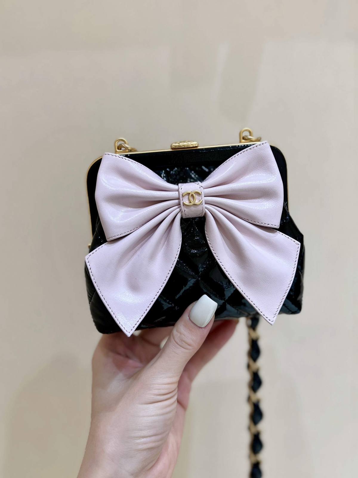 Ellebag super replica Chanel Clutch With Chain (AP4028): A Closer Look at Craftsmanship and Design(2024 Dec Updated)-Best Quality Fake Louis Vuitton Bag Online Store, Replica designer bag ru