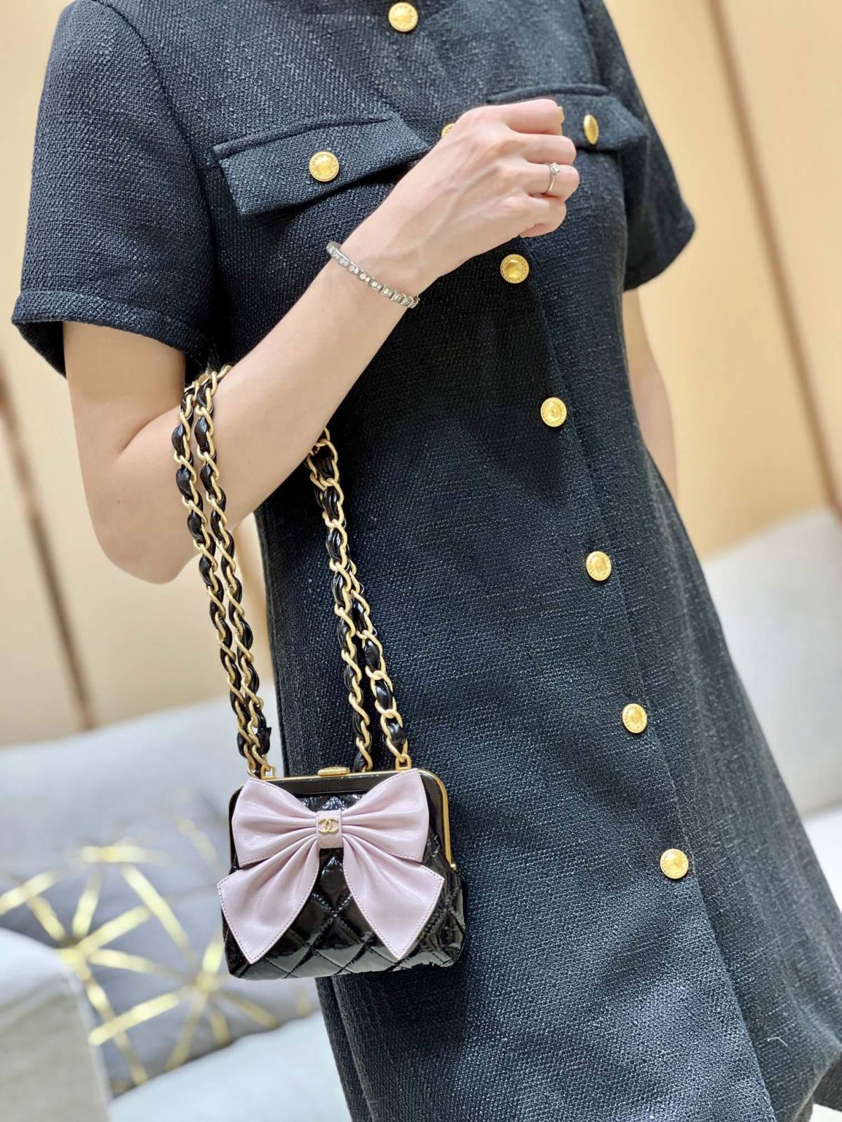 Ellebag super replica Chanel Clutch With Chain (AP4028): A Closer Look at Craftsmanship and Design(2024 Dec Updated)-Best Quality Fake Louis Vuitton Bag Online Store, Replica designer bag ru