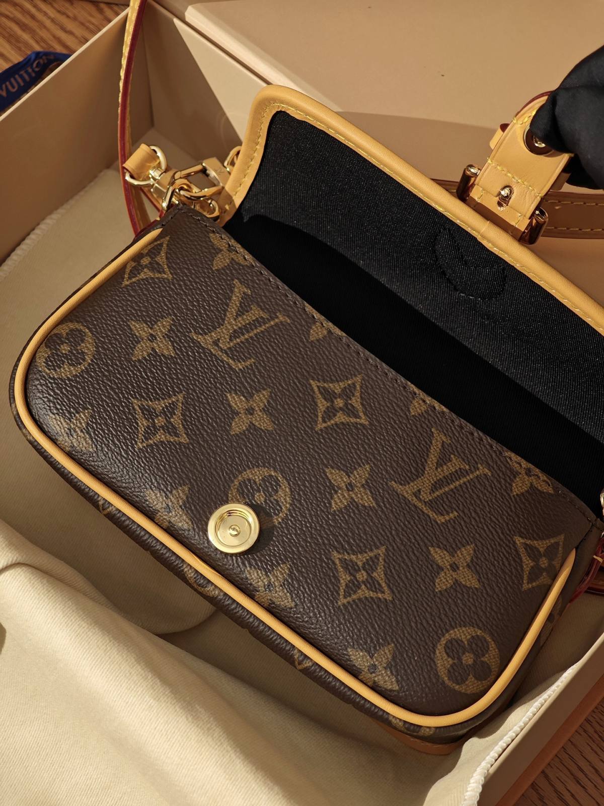 Ellebag’s 1:1 Replica of Louis Vuitton M83298 Nano Diane Handbag: A Luxurious Miniature Masterpiece  Introduction: The Art of Compact Luxury(2024 Dec Updated)-Best Quality Fake Louis Vuitton Bag Online Store, Replica designer bag ru