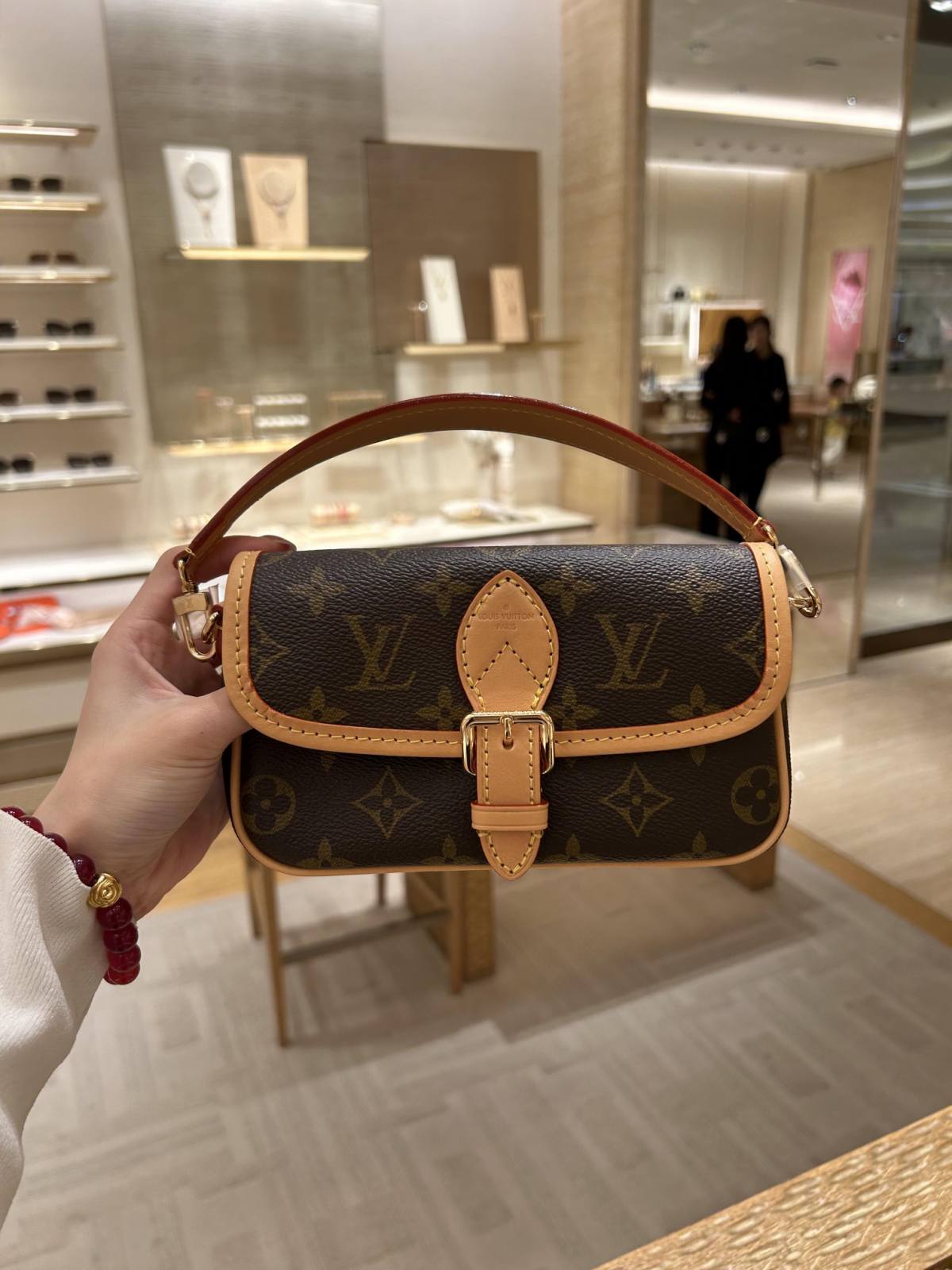 Ellebag’s 1:1 Replica of Louis Vuitton M83298 Nano Diane Handbag: A Luxurious Miniature Masterpiece  Introduction: The Art of Compact Luxury(2024 Dec Updated)-Best Quality Fake Louis Vuitton Bag Online Store, Replica designer bag ru