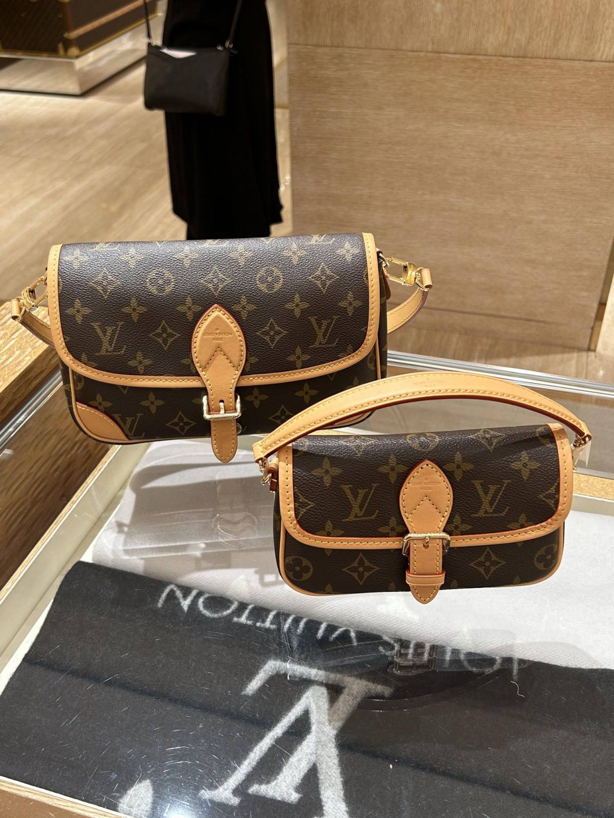 Ellebag’s 1:1 Replica of Louis Vuitton M83298 Nano Diane Handbag: A Luxurious Miniature Masterpiece  Introduction: The Art of Compact Luxury(2024 Dec Updated)-Best Quality Fake Louis Vuitton Bag Online Store, Replica designer bag ru