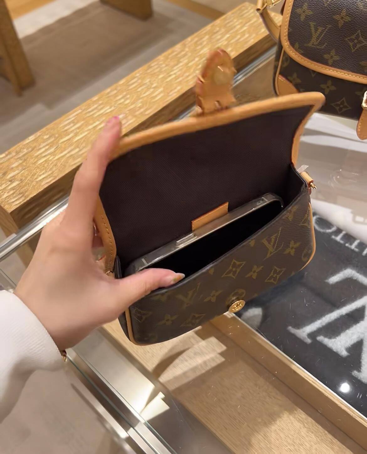 Ellebag’s 1:1 Replica of Louis Vuitton M83298 Nano Diane Handbag: A Luxurious Miniature Masterpiece  Introduction: The Art of Compact Luxury(2024 Dec Updated)-Best Quality Fake Louis Vuitton Bag Online Store, Replica designer bag ru