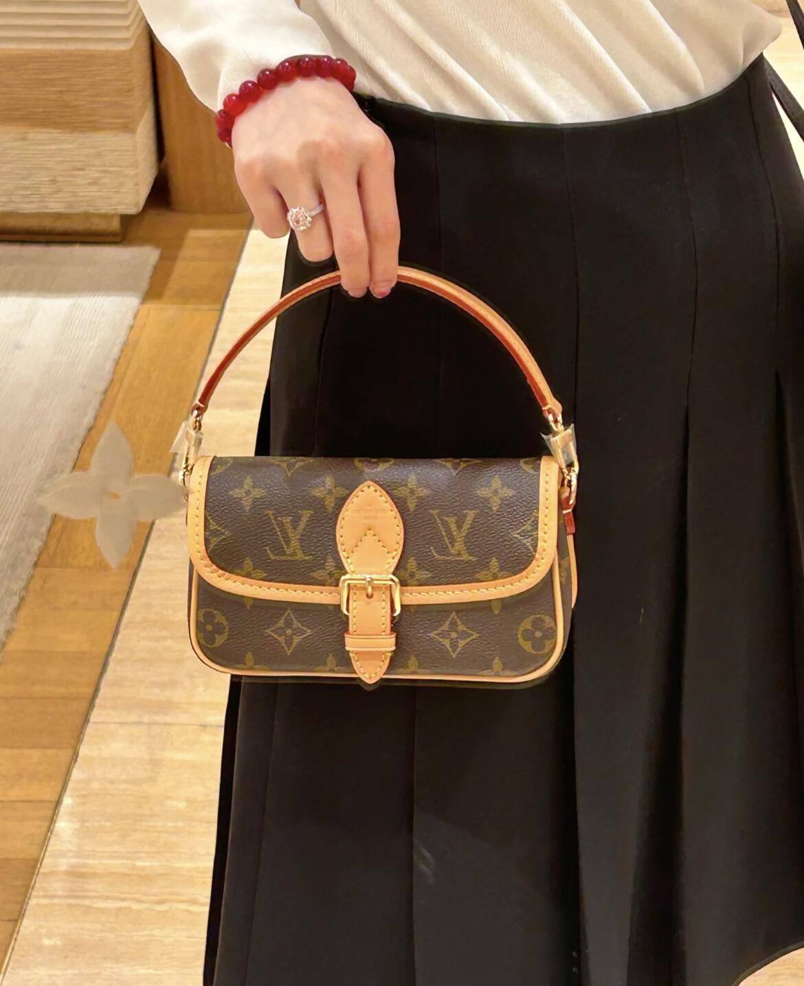 Ellebag’s 1:1 Replica of Louis Vuitton M83298 Nano Diane Handbag: A Luxurious Miniature Masterpiece  Introduction: The Art of Compact Luxury(2024 Dec Updated)-Best Quality Fake Louis Vuitton Bag Online Store, Replica designer bag ru