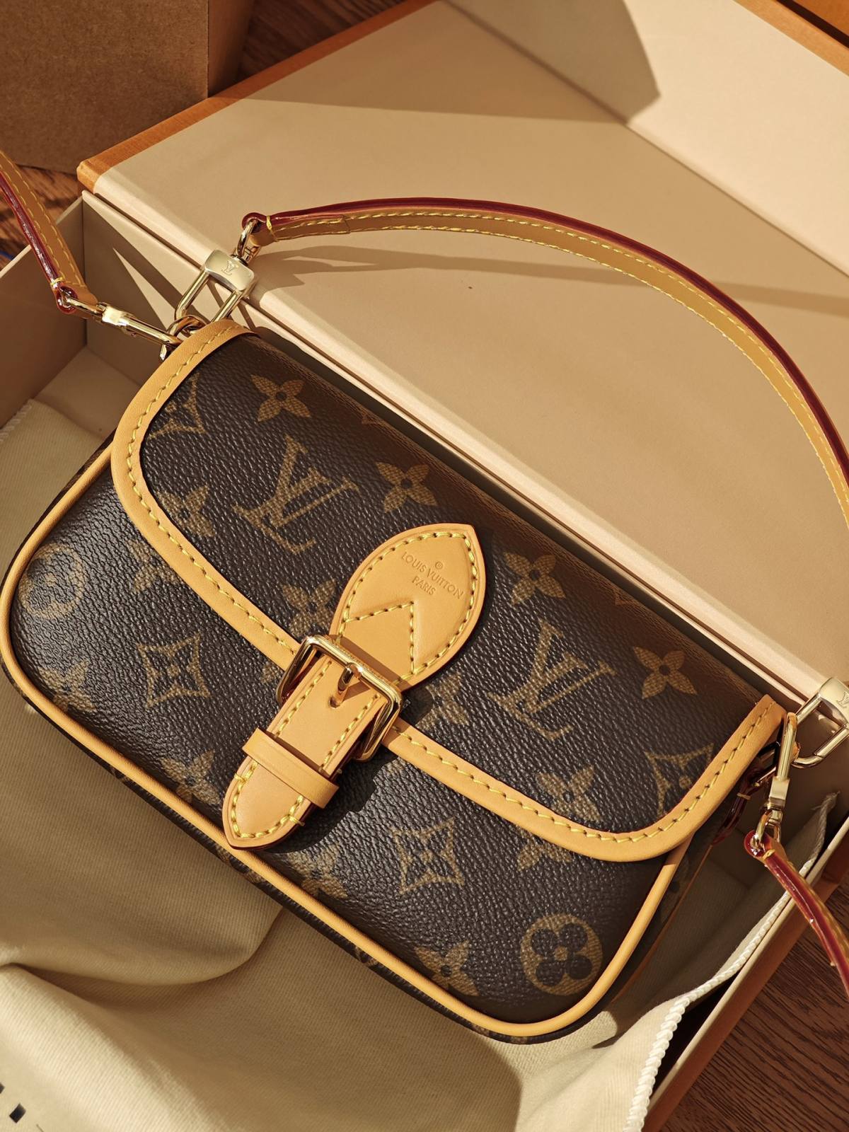 Ellebag’s 1:1 Replica of Louis Vuitton M83298 Nano Diane Handbag: A Luxurious Miniature Masterpiece  Introduction: The Art of Compact Luxury(2024 Dec Updated)-Best Quality Fake Louis Vuitton Bag Online Store, Replica designer bag ru