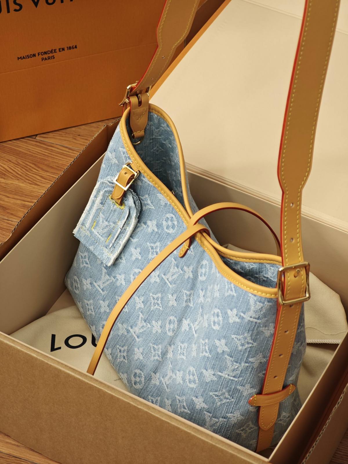 Ellebag’s Art of Precision: M11462 Carryall Small Handbag – A Perfect 1:1 Replica of Louis Vuitton’s Monogram Denim Carryall(2024 Dec Updated)-Best Quality Fake Louis Vuitton Bag Online Store, Replica designer bag ru