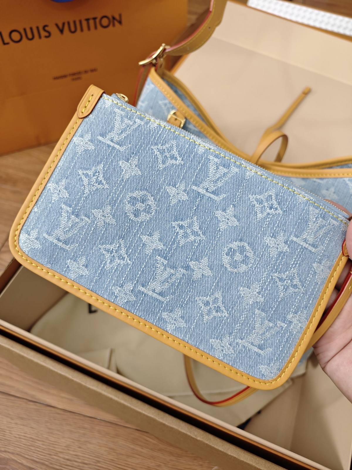 Ellebag’s Art of Precision: M11462 Carryall Small Handbag – A Perfect 1:1 Replica of Louis Vuitton’s Monogram Denim Carryall(2024 Dec Updated)-Best Quality Fake Louis Vuitton Bag Online Store, Replica designer bag ru