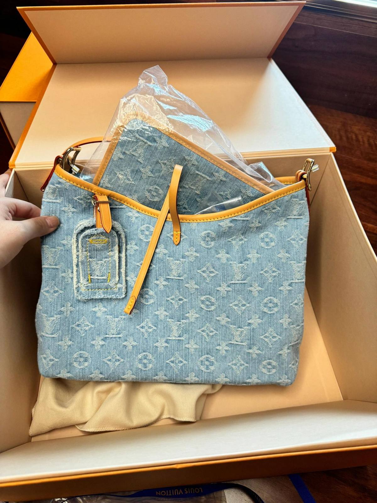 Ellebag’s Art of Precision: M11462 Carryall Small Handbag – A Perfect 1:1 Replica of Louis Vuitton’s Monogram Denim Carryall(2024 Dec Updated)-Best Quality Fake Louis Vuitton Bag Online Store, Replica designer bag ru