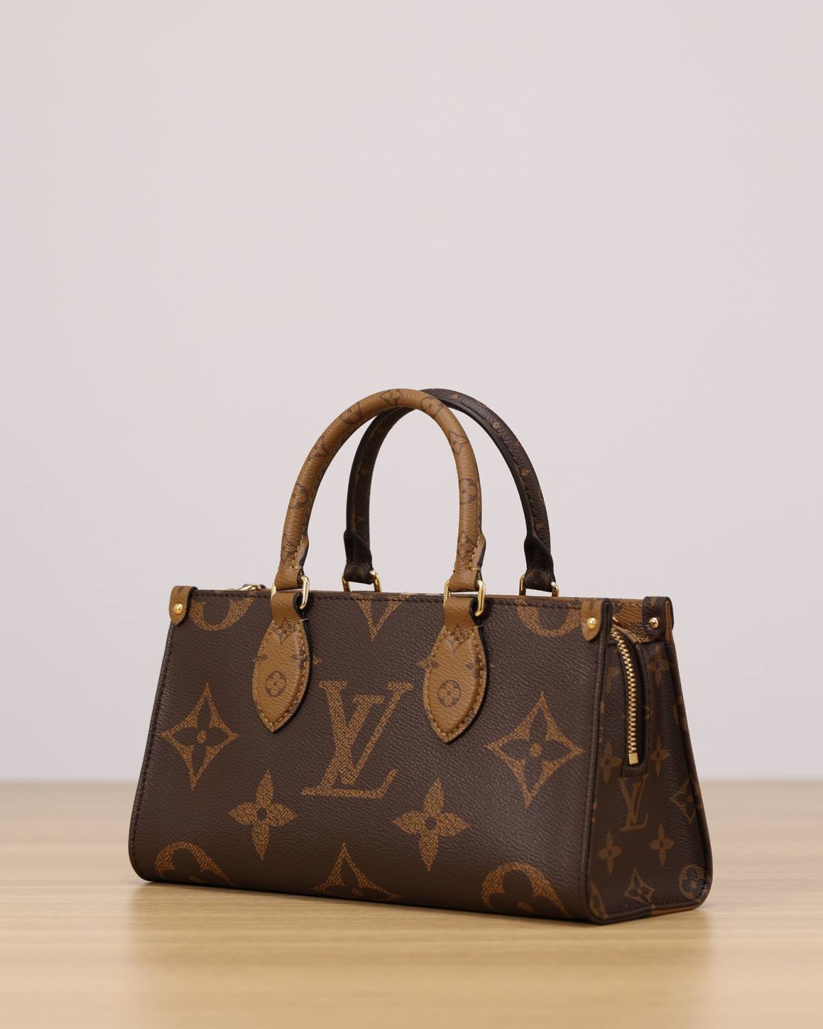 Ellebag’s Craftsmanship: M46653 OnTheGo East West Handbag – A 1:1 Replica of Louis Vuitton’s Latest Icon(2024 Dec Updated)-Best Quality Fake Louis Vuitton Bag Online Store, Replica designer bag ru