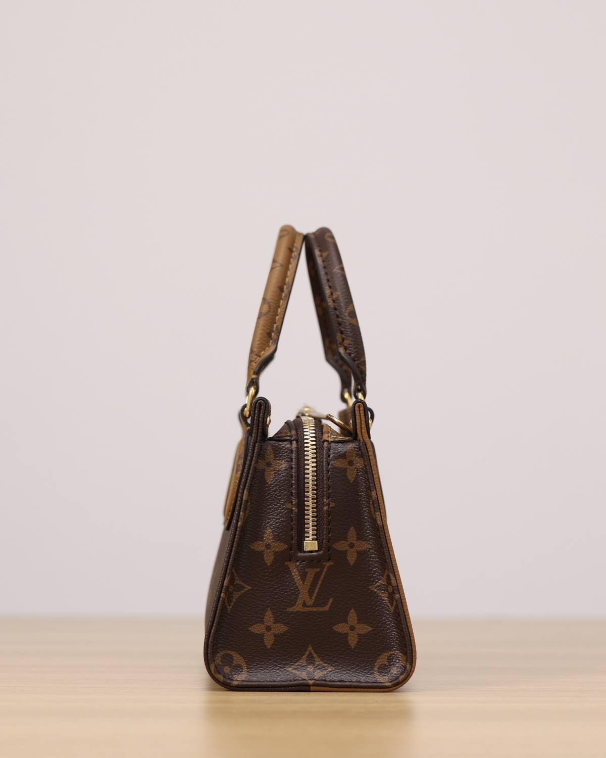 Ellebag’s Craftsmanship: M46653 OnTheGo East West Handbag – A 1:1 Replica of Louis Vuitton’s Latest Icon(2024 Dec Updated)-Best Quality Fake Louis Vuitton Bag Online Store, Replica designer bag ru