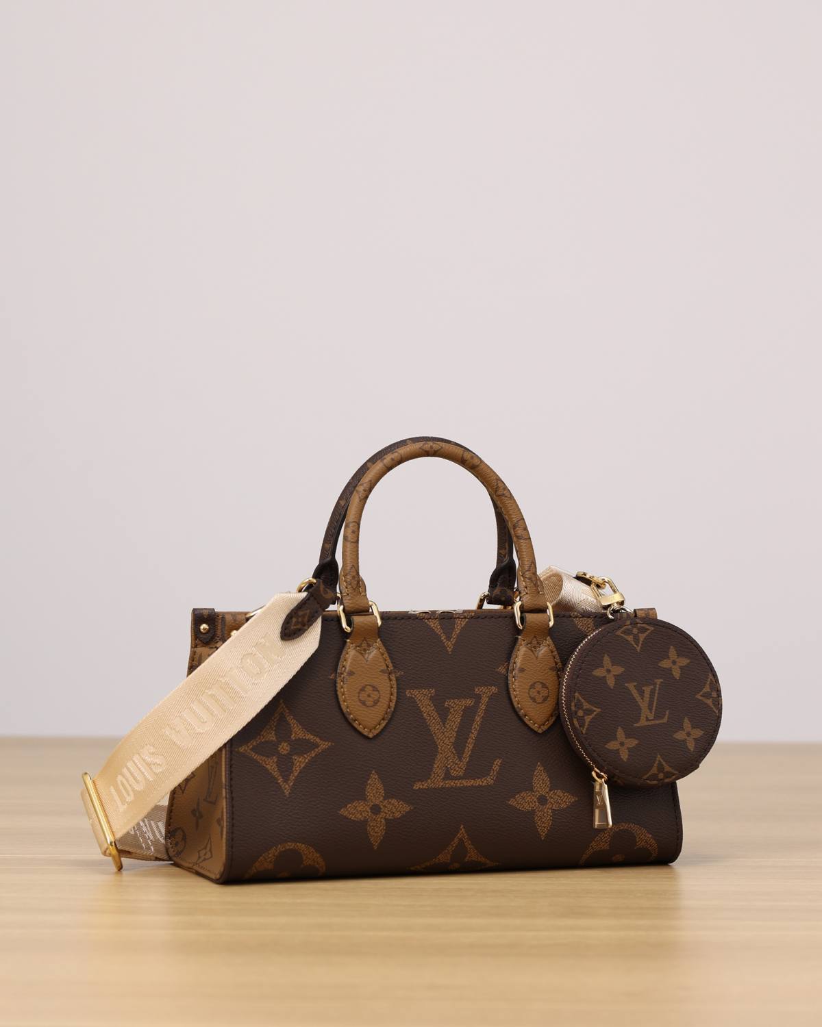 Ellebag’s Craftsmanship: M46653 OnTheGo East West Handbag – A 1:1 Replica of Louis Vuitton’s Latest Icon(2024 Dec Updated)-Best Quality Fake Louis Vuitton Bag Online Store, Replica designer bag ru