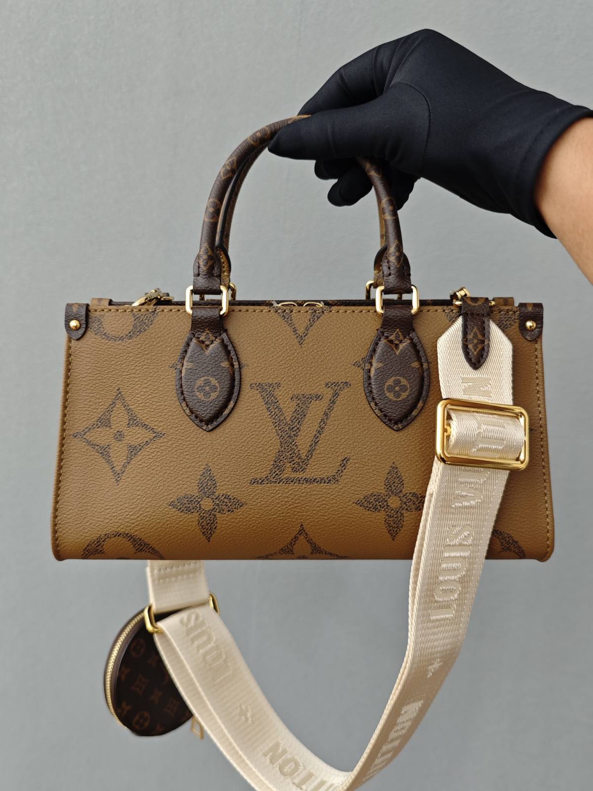 Ellebag’s Craftsmanship: M46653 OnTheGo East West Handbag – A 1:1 Replica of Louis Vuitton’s Latest Icon(2024 Dec Updated)-Best Quality Fake Louis Vuitton Bag Online Store, Replica designer bag ru