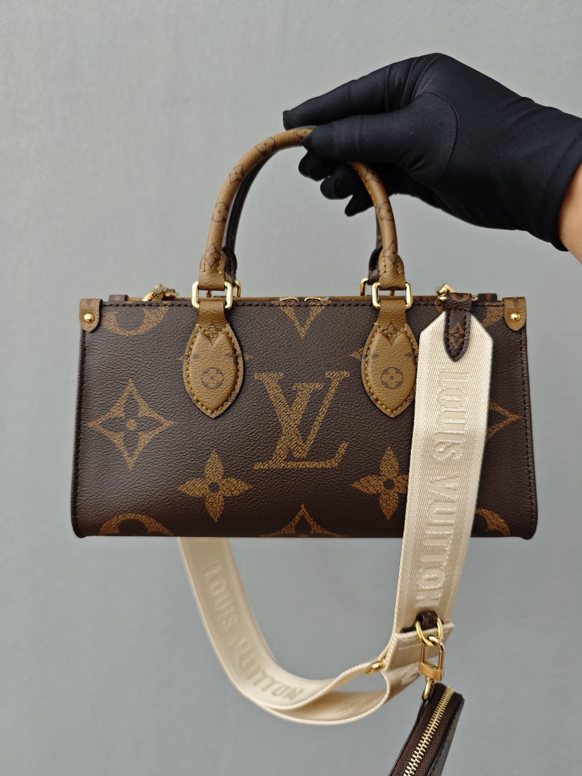 Ellebag’s Craftsmanship: M46653 OnTheGo East West Handbag – A 1:1 Replica of Louis Vuitton’s Latest Icon(2024 Dec Updated)-Best Quality Fake Louis Vuitton Bag Online Store, Replica designer bag ru