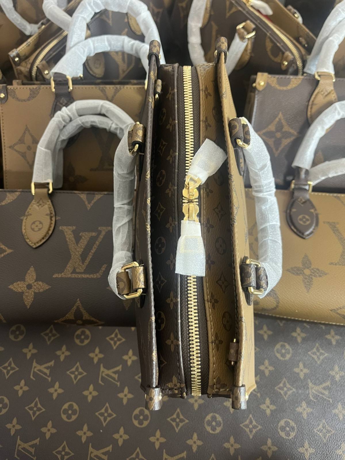 Ellebag’s Craftsmanship: M46653 OnTheGo East West Handbag – A 1:1 Replica of Louis Vuitton’s Latest Icon(2024 Dec Updated)-Best Quality Fake Louis Vuitton Bag Online Store, Replica designer bag ru