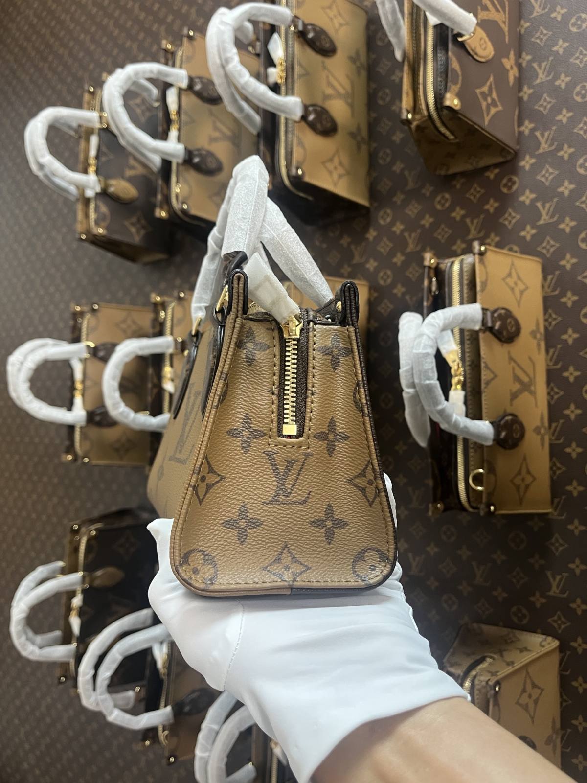 Ellebag’s Craftsmanship: M46653 OnTheGo East West Handbag – A 1:1 Replica of Louis Vuitton’s Latest Icon(2024 Dec Updated)-Best Quality Fake Louis Vuitton Bag Online Store, Replica designer bag ru