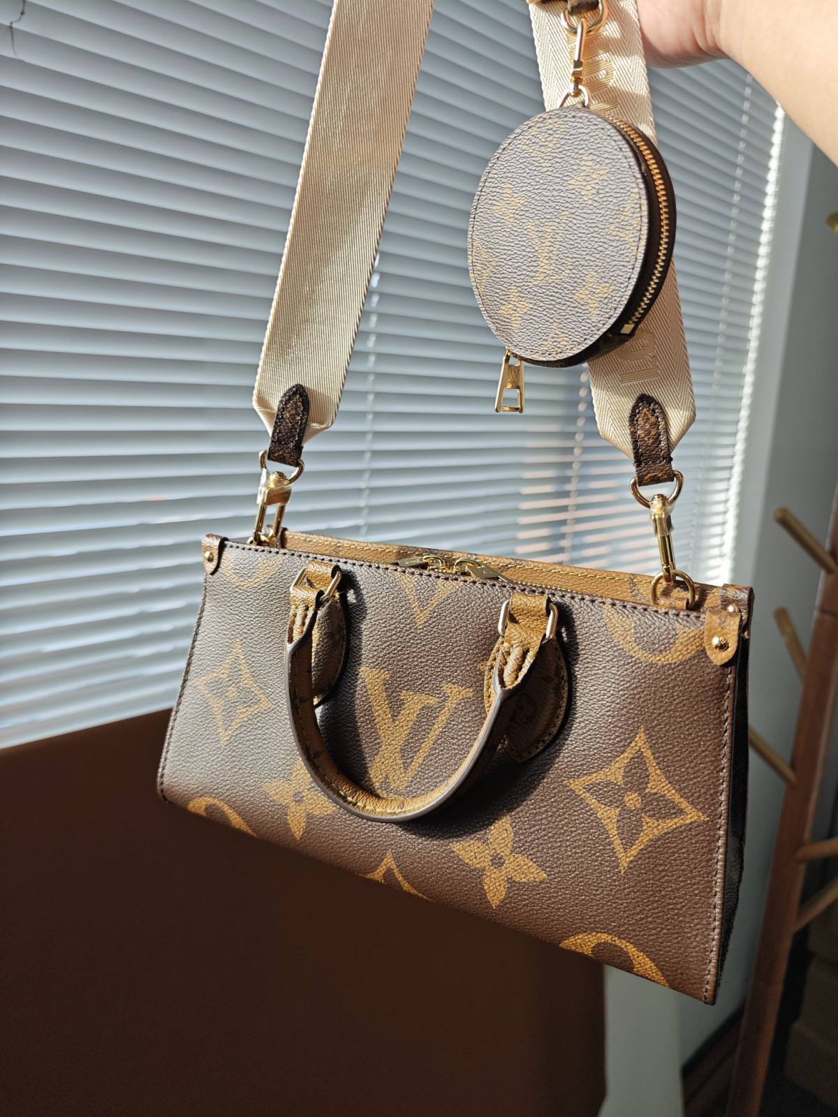 Ellebag’s Craftsmanship: M46653 OnTheGo East West Handbag – A 1:1 Replica of Louis Vuitton’s Latest Icon(2024 Dec Updated)-Best Quality Fake Louis Vuitton Bag Online Store, Replica designer bag ru