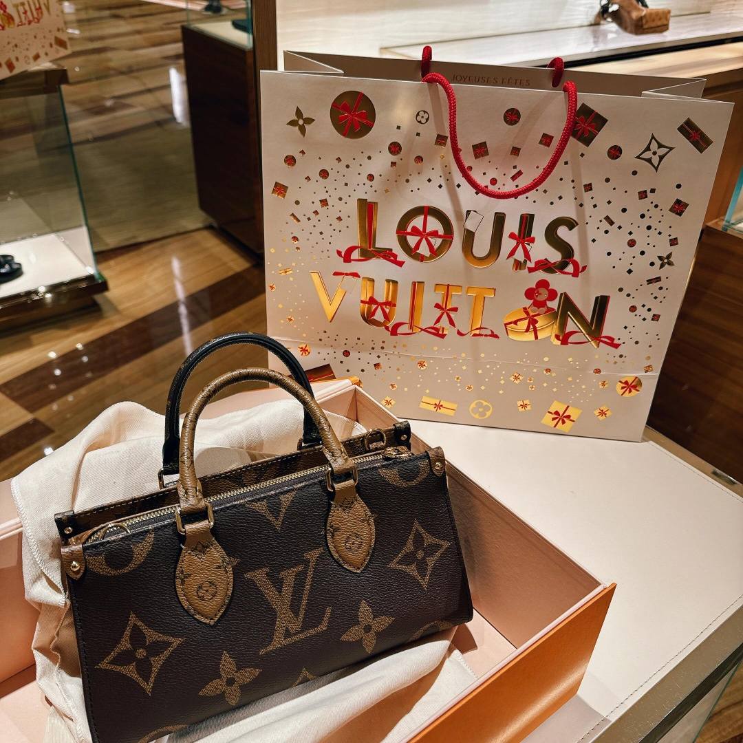 Ellebag’s Craftsmanship: M46653 OnTheGo East West Handbag – A 1:1 Replica of Louis Vuitton’s Latest Icon(2024 Dec Updated)-Best Quality Fake Louis Vuitton Bag Online Store, Replica designer bag ru