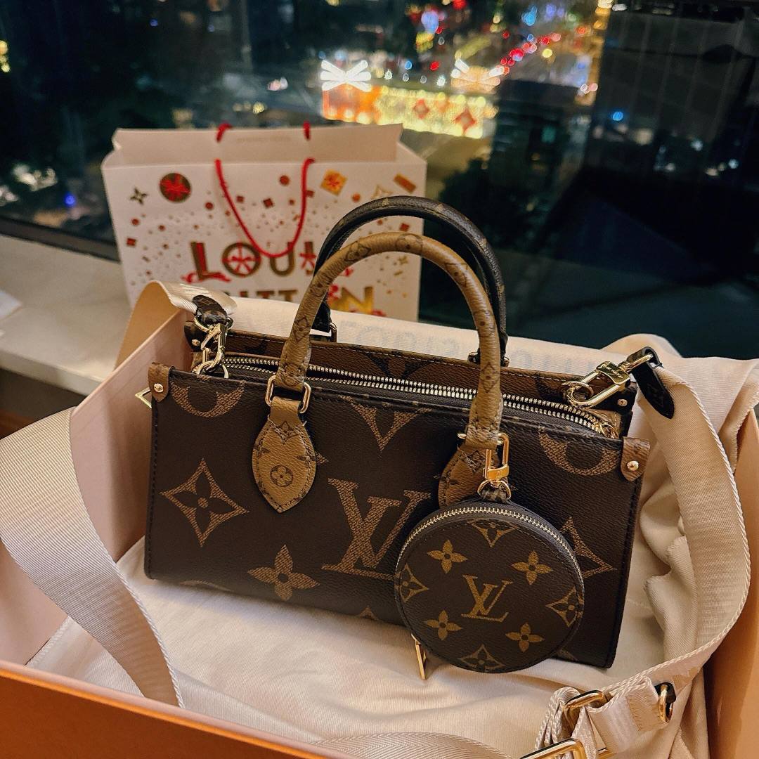 Ellebag’s Craftsmanship: M46653 OnTheGo East West Handbag – A 1:1 Replica of Louis Vuitton’s Latest Icon(2024 Dec Updated)-Best Quality Fake Louis Vuitton Bag Online Store, Replica designer bag ru