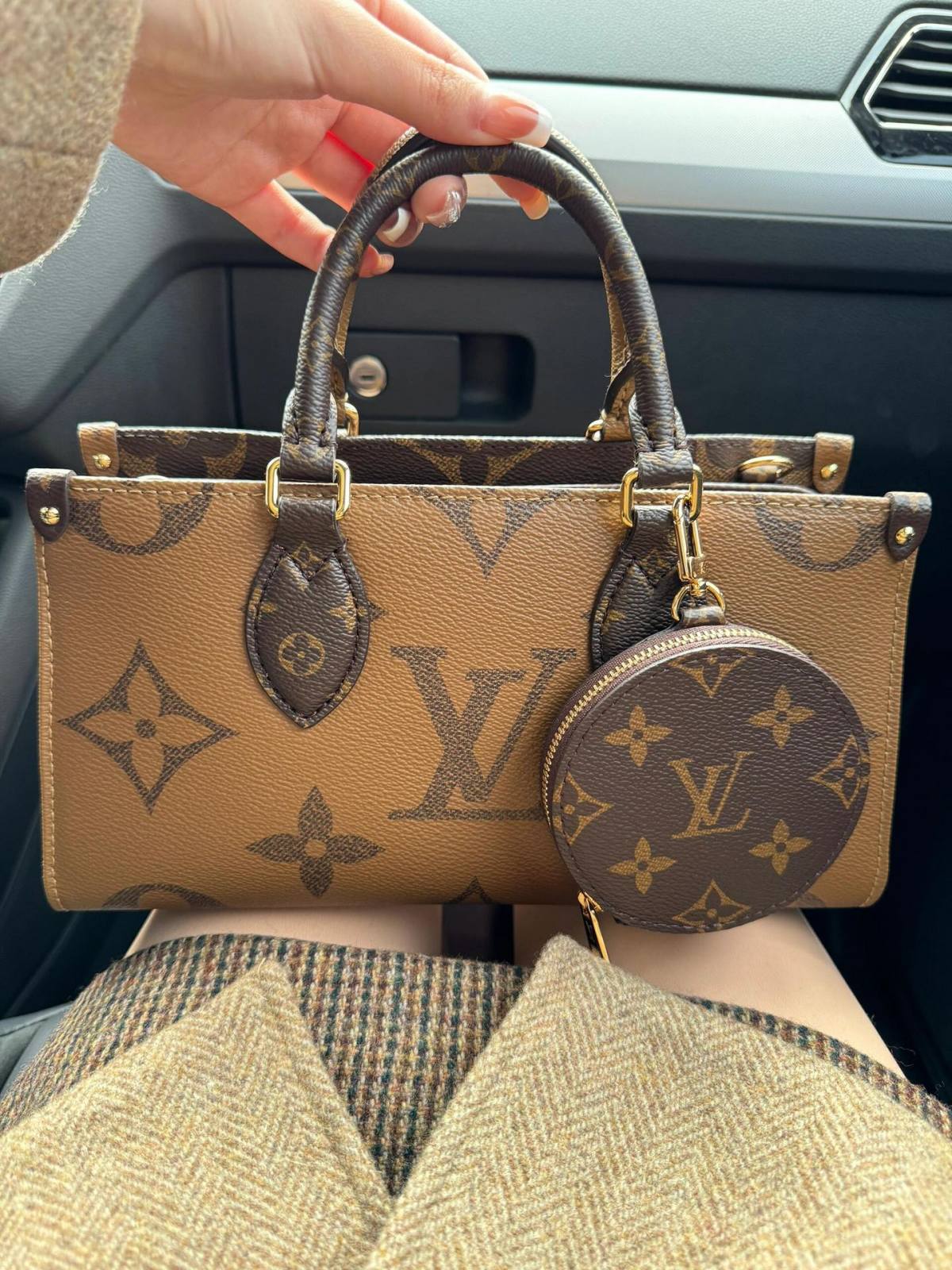 Ellebag’s Craftsmanship: M46653 OnTheGo East West Handbag – A 1:1 Replica of Louis Vuitton’s Latest Icon(2024 Dec Updated)-Best Quality Fake Louis Vuitton Bag Online Store, Replica designer bag ru