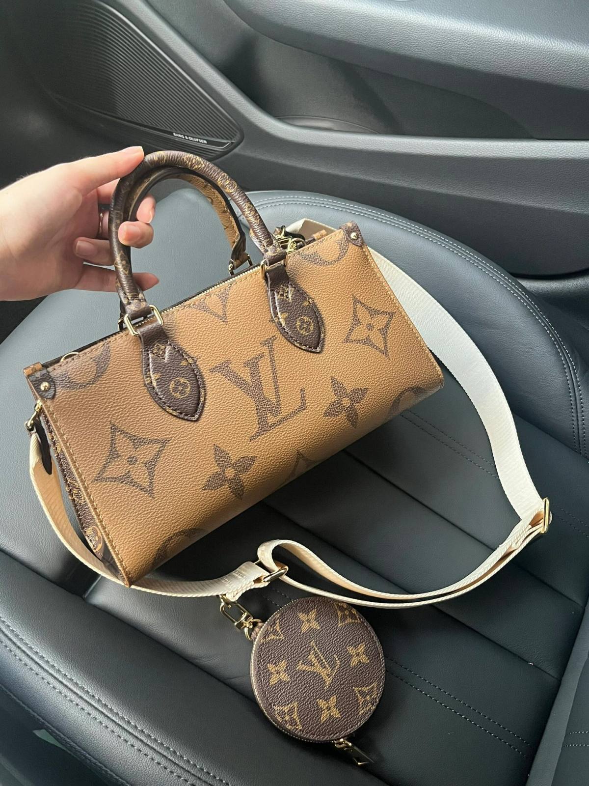 Ellebag’s Craftsmanship: M46653 OnTheGo East West Handbag – A 1:1 Replica of Louis Vuitton’s Latest Icon(2024 Dec Updated)-Best Quality Fake Louis Vuitton Bag Online Store, Replica designer bag ru