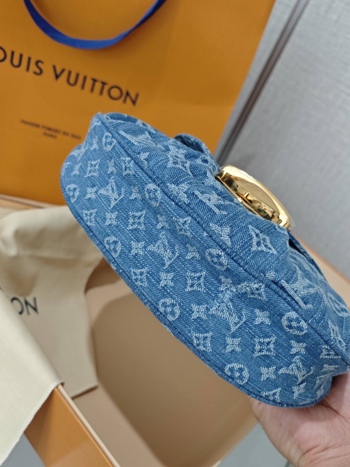 Ellebag’s Craftsmanship: The 1:1 Replica of Louis Vuitton M46829 Sunset Handbag – A Masterpiece in Monogram Denim(2024 Dec Updated)-Best Quality Fake Louis Vuitton Bag Online Store, Replica designer bag ru