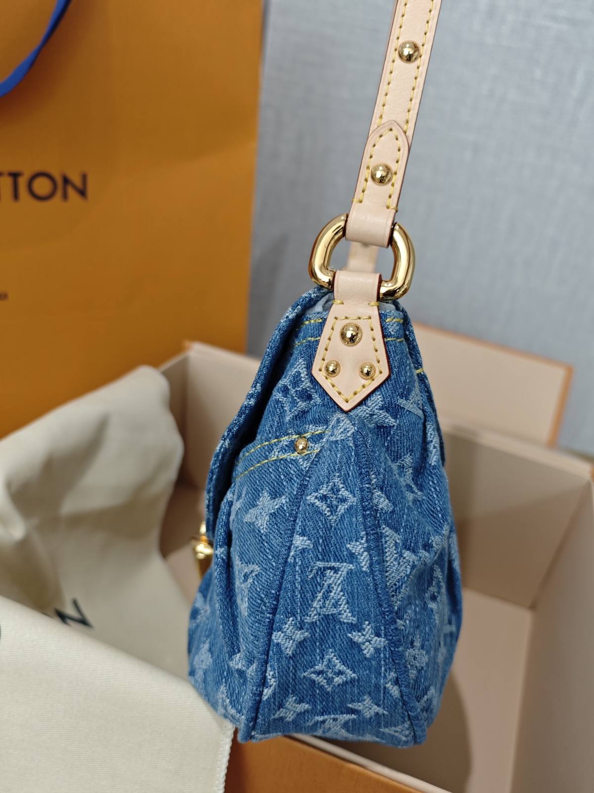 Ellebag’s Craftsmanship: The 1:1 Replica of Louis Vuitton M46829 Sunset Handbag – A Masterpiece in Monogram Denim(2024 Dec Updated)-Best Quality Fake Louis Vuitton Bag Online Store, Replica designer bag ru