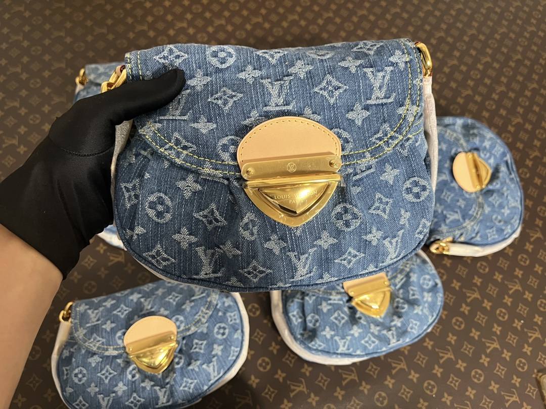 Ellebag’s Craftsmanship: The 1:1 Replica of Louis Vuitton M46829 Sunset Handbag – A Masterpiece in Monogram Denim(2024 Dec Updated)-Best Quality Fake Louis Vuitton Bag Online Store, Replica designer bag ru