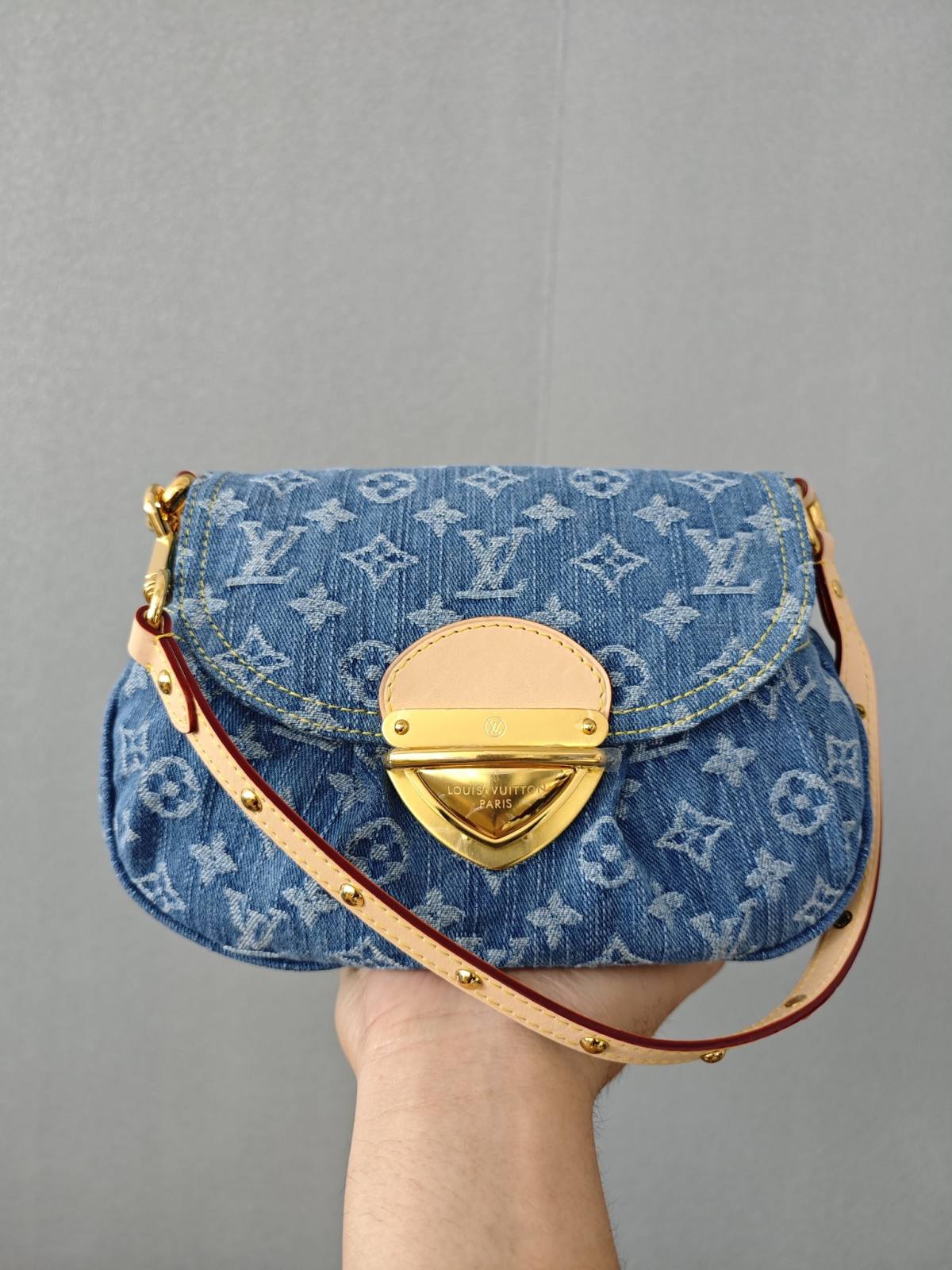 Ellebag’s Craftsmanship: The 1:1 Replica of Louis Vuitton M46829 Sunset Handbag – A Masterpiece in Monogram Denim(2024 Dec Updated)-Best Quality Fake Louis Vuitton Bag Online Store, Replica designer bag ru