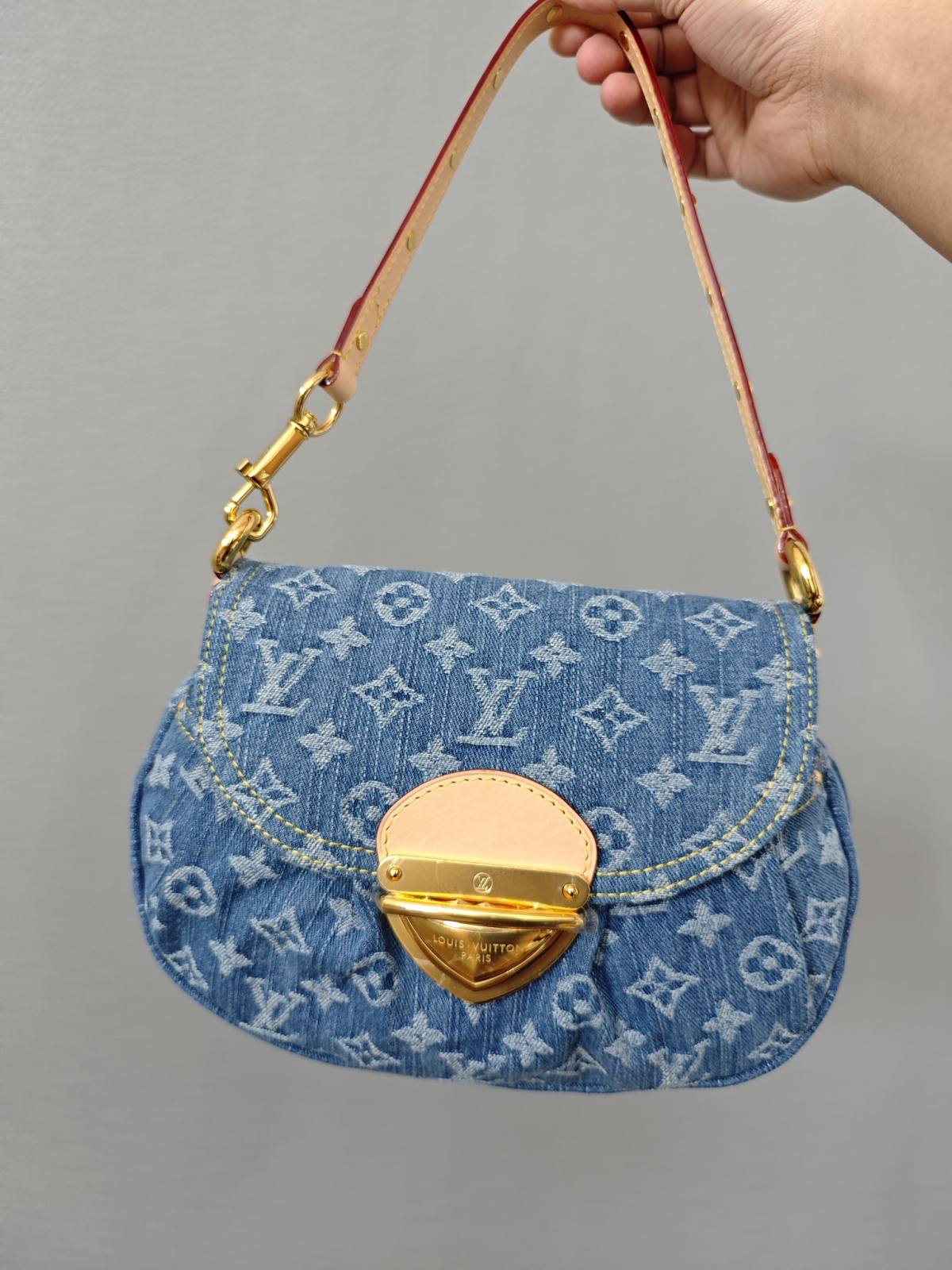 Ellebag’s Craftsmanship: The 1:1 Replica of Louis Vuitton M46829 Sunset Handbag – A Masterpiece in Monogram Denim(2024 Dec Updated)-Best Quality Fake Louis Vuitton Bag Online Store, Replica designer bag ru