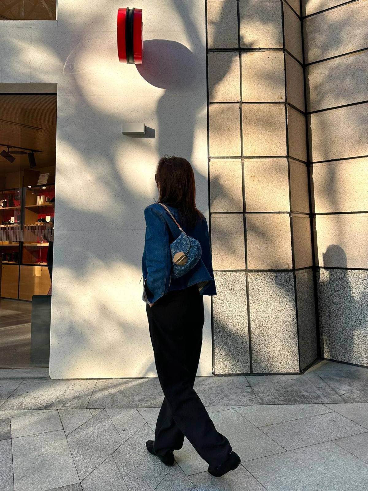 Ellebag’s Craftsmanship: The 1:1 Replica of Louis Vuitton M46829 Sunset Handbag – A Masterpiece in Monogram Denim(2024 Dec Updated)-Best Quality Fake Louis Vuitton Bag Online Store, Replica designer bag ru