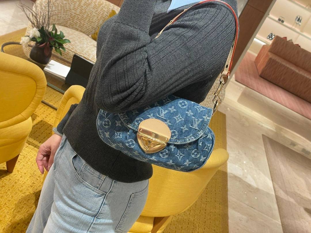 Ellebag’s Craftsmanship: The 1:1 Replica of Louis Vuitton M46829 Sunset Handbag – A Masterpiece in Monogram Denim(2024 Dec Updated)-Best Quality Fake Louis Vuitton Bag Online Store, Replica designer bag ru