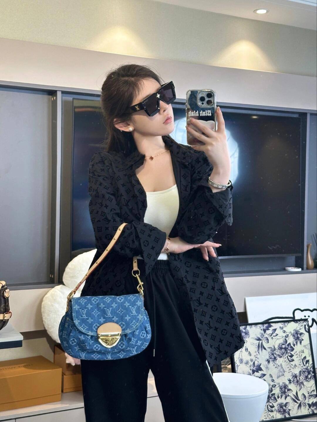 Ellebag’s Craftsmanship: The 1:1 Replica of Louis Vuitton M46829 Sunset Handbag – A Masterpiece in Monogram Denim(2024 Dec Updated)-Best Quality Fake Louis Vuitton Bag Online Store, Replica designer bag ru