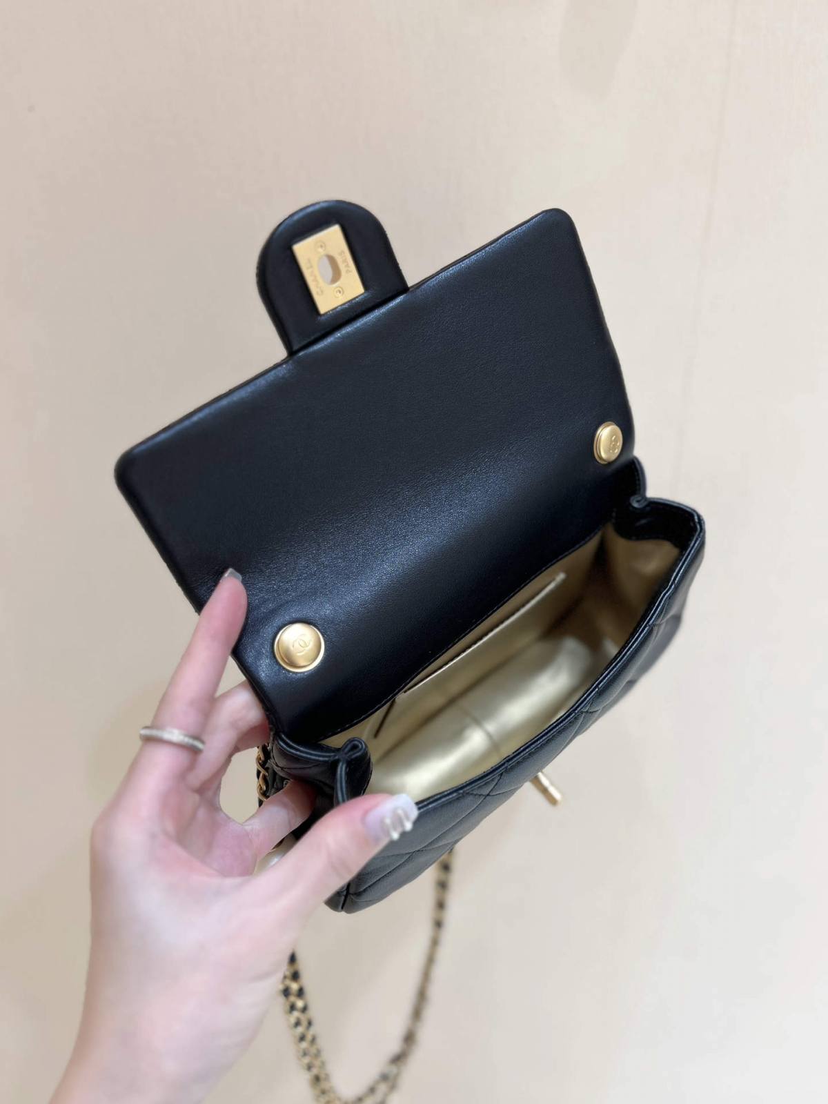 Ellebag super replica Chanel Small Flap Bag (AS4861): A Testament to Elegance and Craftsmanship (2024 Dec updated)-Ti o dara ju Didara iro Louis Vuitton apo Online itaja, Ajọra onise apo ru