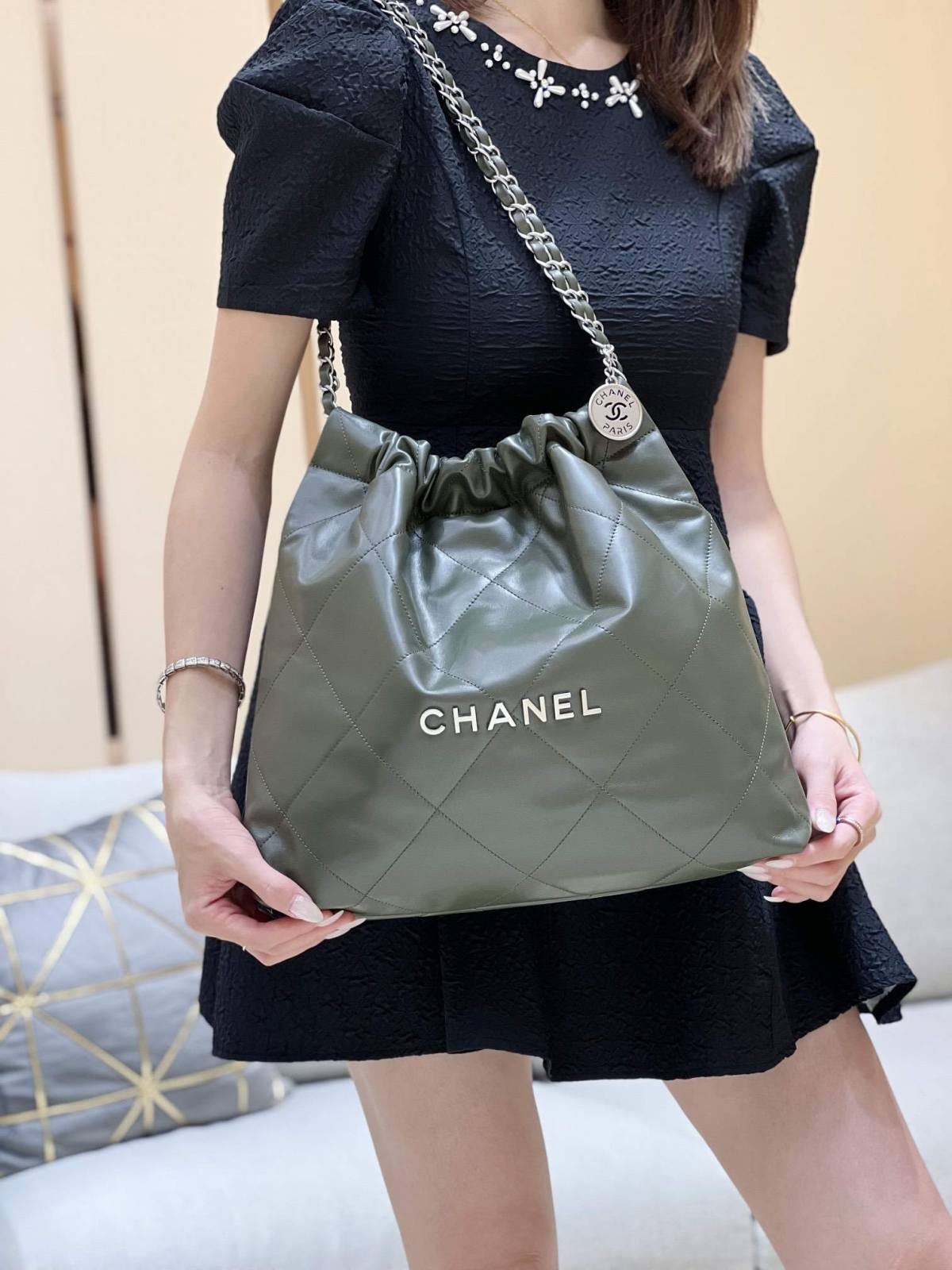 Ellebag top replica Chanel 22 Handbag in Green: A Testament to Excellence in Craftsmanship(2024 Dec Updated)-L-Aħjar Kwalità Foloz Louis Vuitton Bag Online Store, Replica designer bag ru