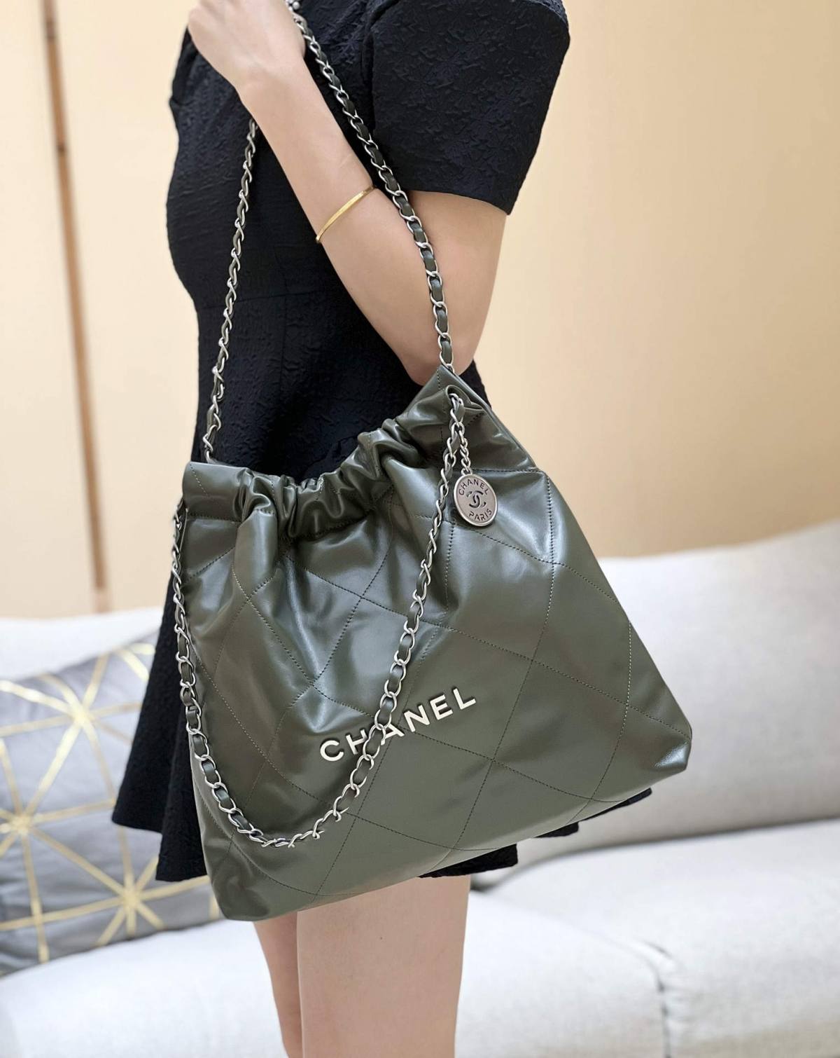 Ellebag top replica Chanel 22 Handbag in Green: A Testament to Excellence in Craftsmanship(2024 Dec Updated)-L-Aħjar Kwalità Foloz Louis Vuitton Bag Online Store, Replica designer bag ru