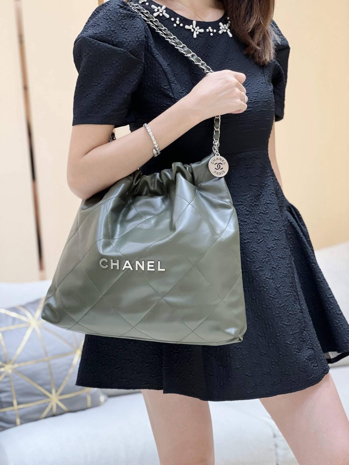 Ellebag top replica Chanel 22 Handbag in Green: A Testament to Excellence in Craftsmanship(2024 Dec Updated)-L-Aħjar Kwalità Foloz Louis Vuitton Bag Online Store, Replica designer bag ru