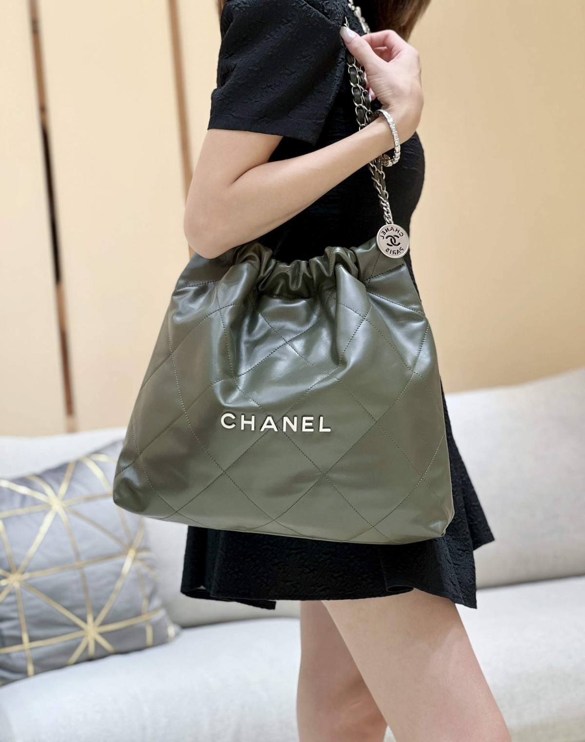 Ellebag top replica Chanel 22 Handbag in Green: A Testament to Excellence in Craftsmanship(2024 Dec Updated)-L-Aħjar Kwalità Foloz Louis Vuitton Bag Online Store, Replica designer bag ru