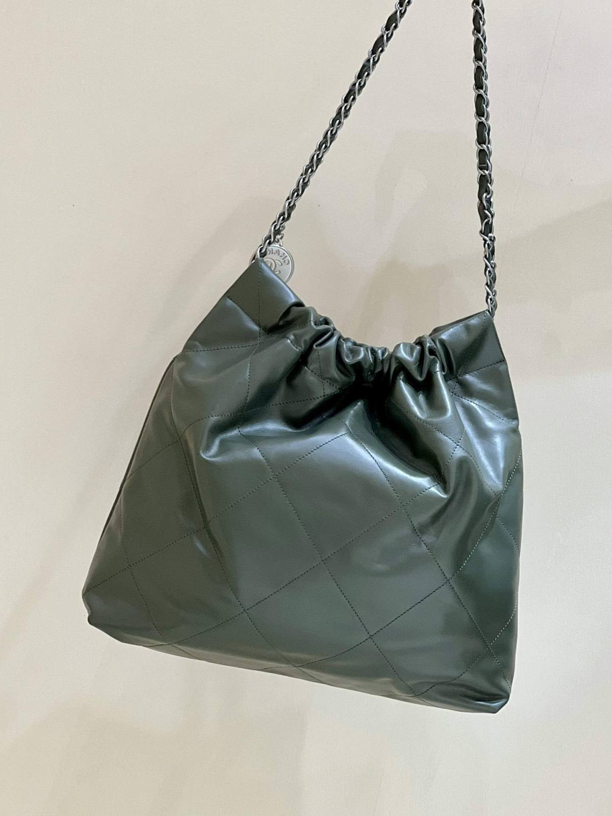 Ellebag top replica Chanel 22 Handbag in Green: A Testament to Excellence in Craftsmanship(2024 Dec Updated)-L-Aħjar Kwalità Foloz Louis Vuitton Bag Online Store, Replica designer bag ru