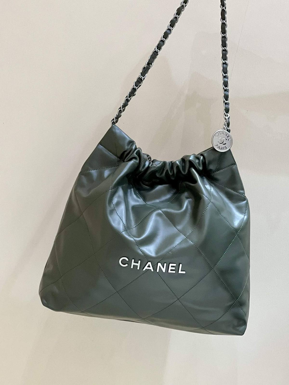 Ellebag top replica Chanel 22 Handbag in Green: A Testament to Excellence in Craftsmanship(2024 Dec Updated)-L-Aħjar Kwalità Foloz Louis Vuitton Bag Online Store, Replica designer bag ru