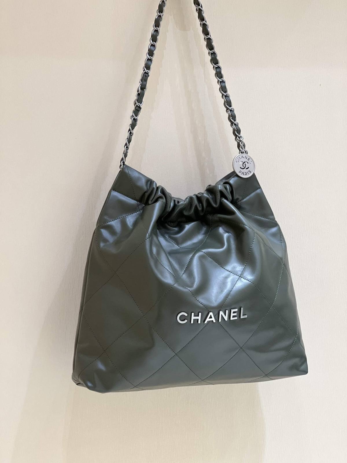 Ellebag top replica Chanel 22 Handbag in Green: A Testament to Excellence in Craftsmanship(2024 Dec Updated)-L-Aħjar Kwalità Foloz Louis Vuitton Bag Online Store, Replica designer bag ru