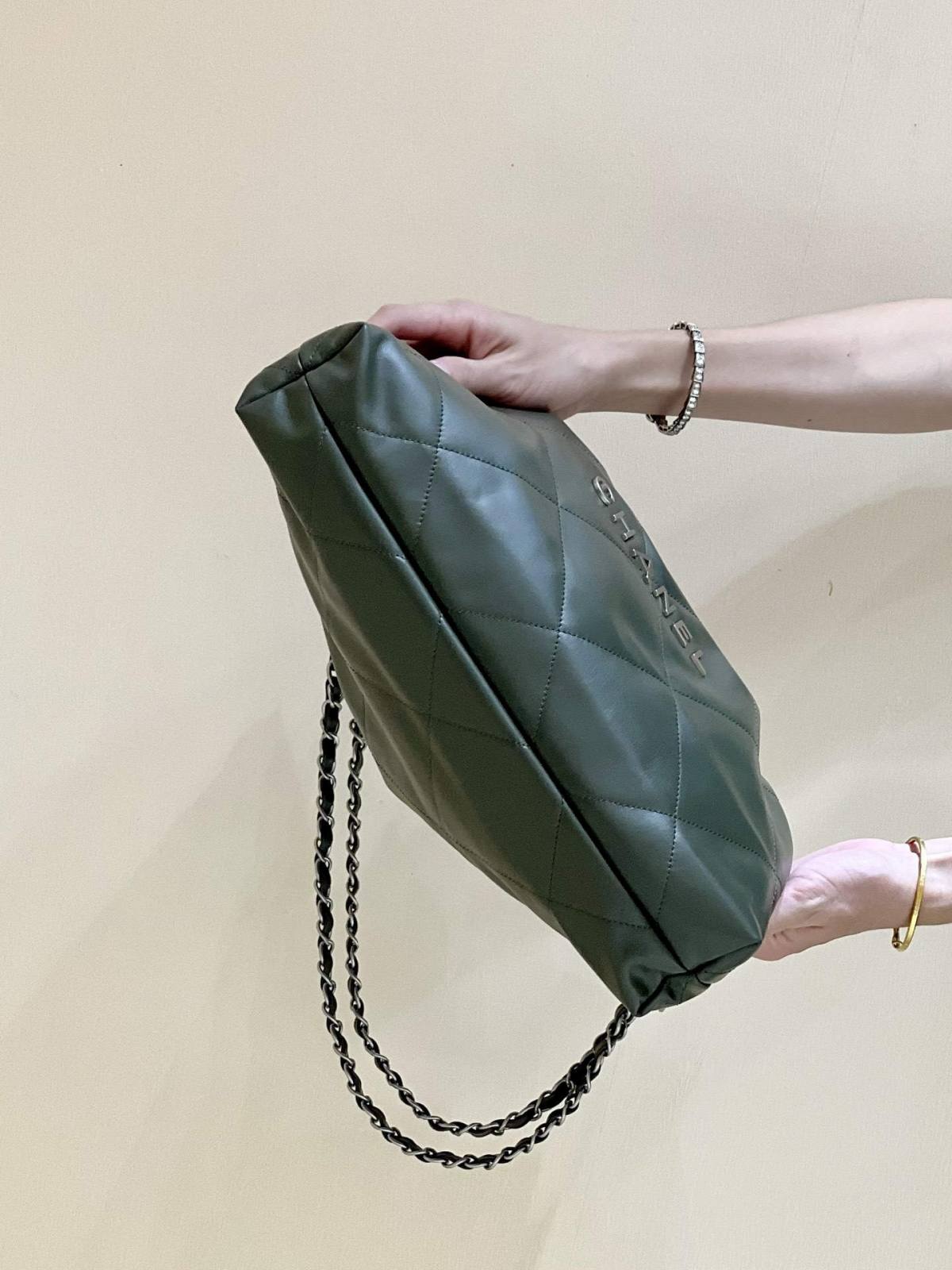 Ellebag top replica Chanel 22 Handbag in Green: A Testament to Excellence in Craftsmanship(2024 Dec Updated)-L-Aħjar Kwalità Foloz Louis Vuitton Bag Online Store, Replica designer bag ru