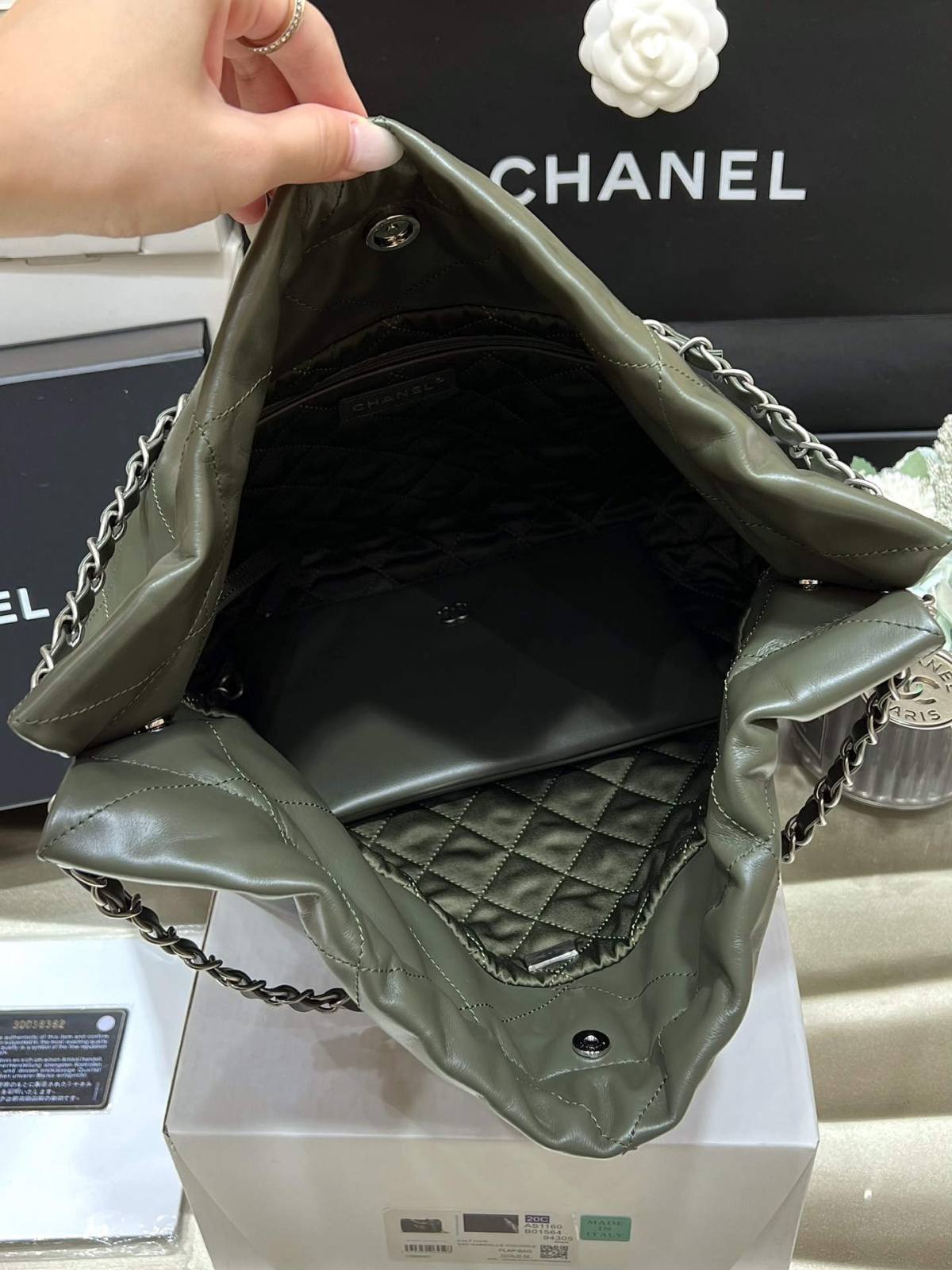 Ellebag top replica Chanel 22 Handbag in Green: A Testament to Excellence in Craftsmanship(2024 Dec Updated)-L-Aħjar Kwalità Foloz Louis Vuitton Bag Online Store, Replica designer bag ru