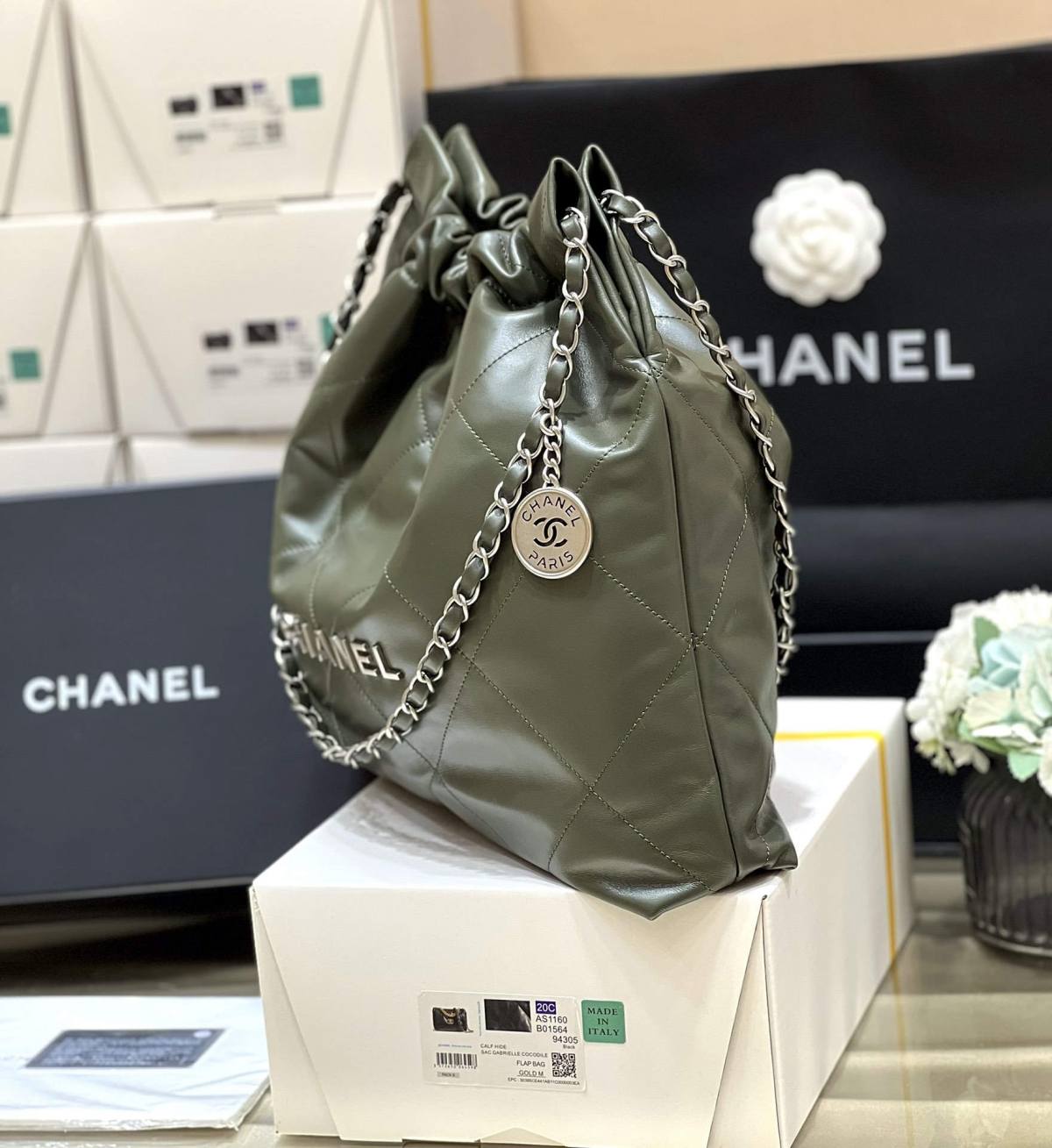 Ellebag top replica Chanel 22 Handbag in Green: A Testament to Excellence in Craftsmanship(2024 Dec Updated)-L-Aħjar Kwalità Foloz Louis Vuitton Bag Online Store, Replica designer bag ru