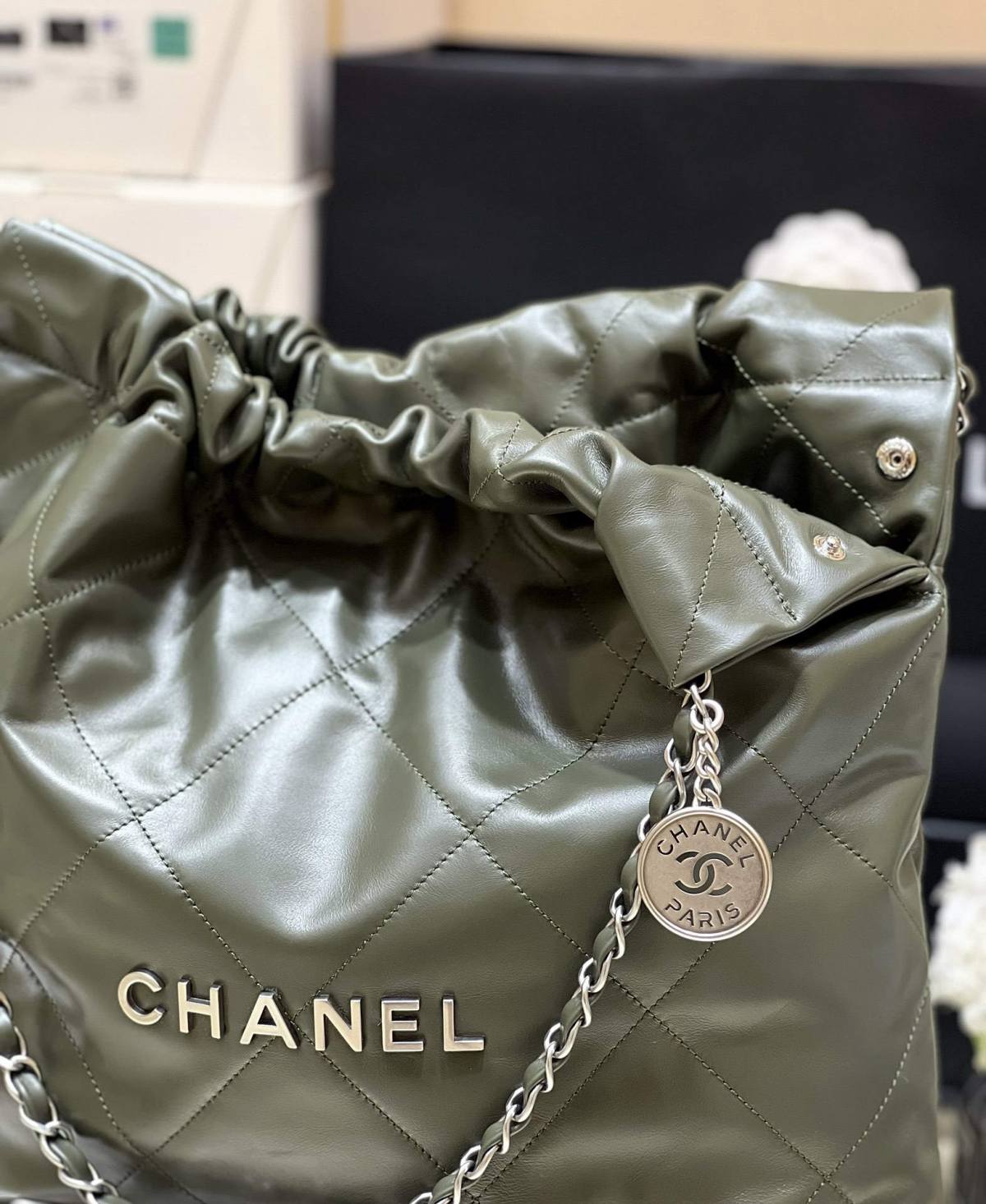 Ellebag top replica Chanel 22 Handbag in Green: A Testament to Excellence in Craftsmanship(2024 Dec Updated)-L-Aħjar Kwalità Foloz Louis Vuitton Bag Online Store, Replica designer bag ru