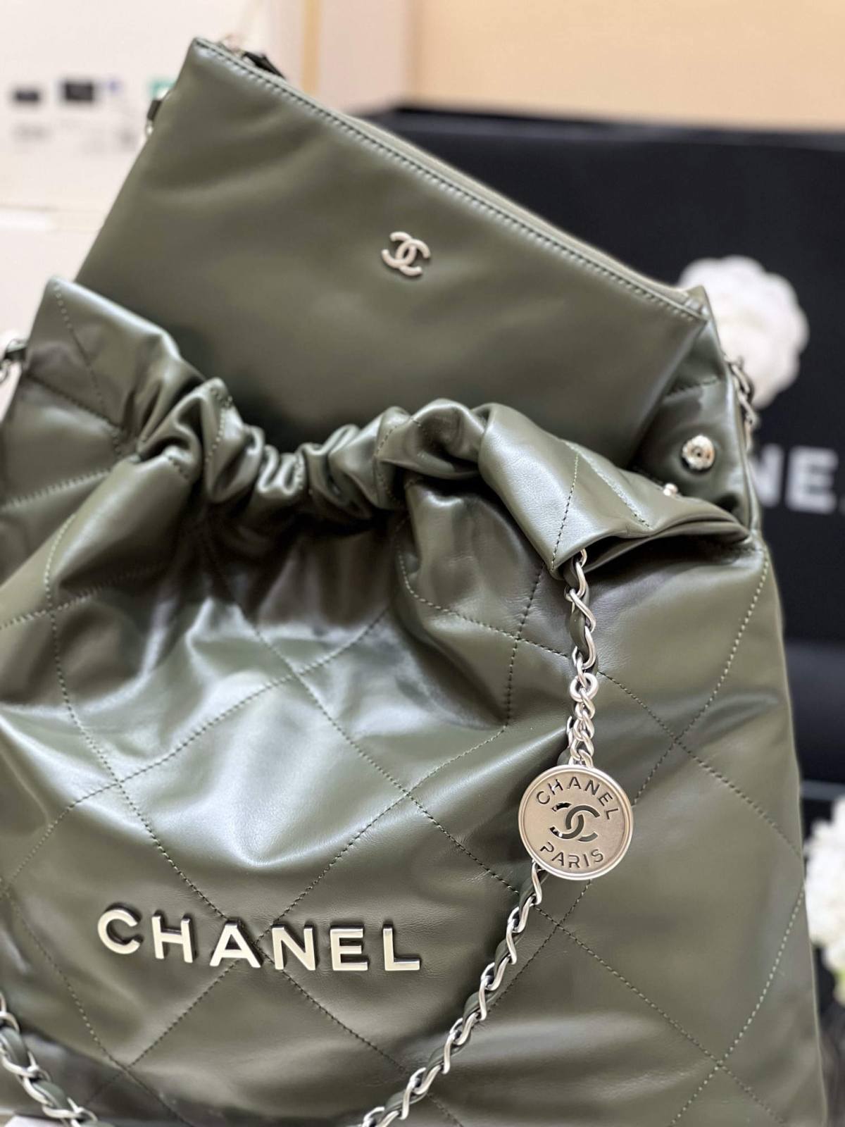 Ellebag top replica Chanel 22 Handbag in Green: A Testament to Excellence in Craftsmanship(2024 Dec Updated)-L-Aħjar Kwalità Foloz Louis Vuitton Bag Online Store, Replica designer bag ru