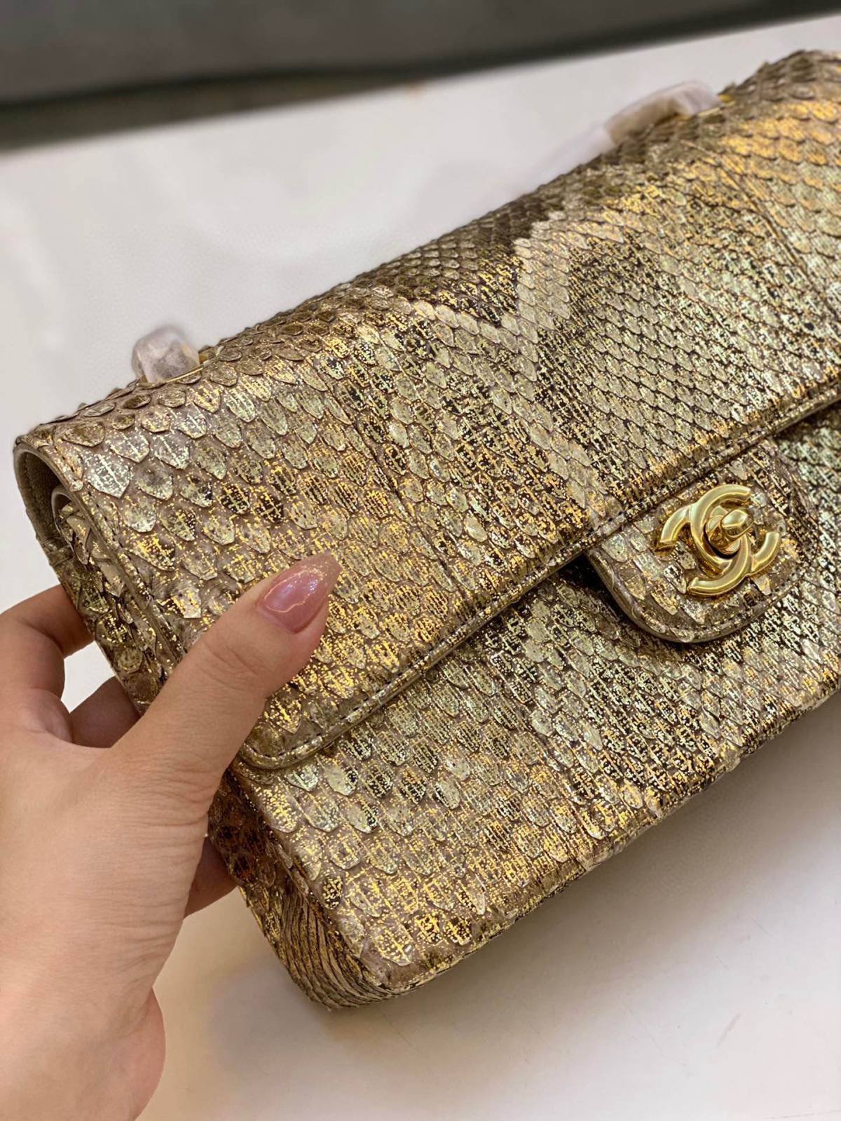 Ellebag top replica Chanel Classic Flap Bag: The 25.5cm Python Leather Edition(2024 Dec Updated)-L-Aħjar Kwalità Foloz Louis Vuitton Bag Online Store, Replica designer bag ru