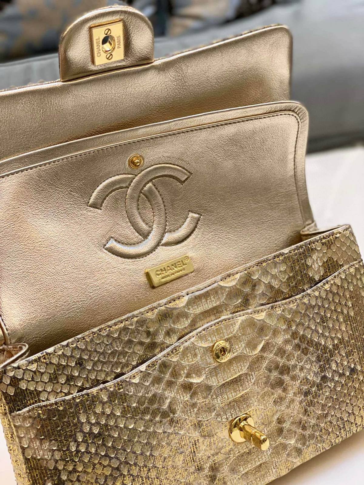 Ellebag top replica Chanel Classic Flap Bag: The 25.5cm Python Leather Edition(2024 Dec Updated)-L-Aħjar Kwalità Foloz Louis Vuitton Bag Online Store, Replica designer bag ru