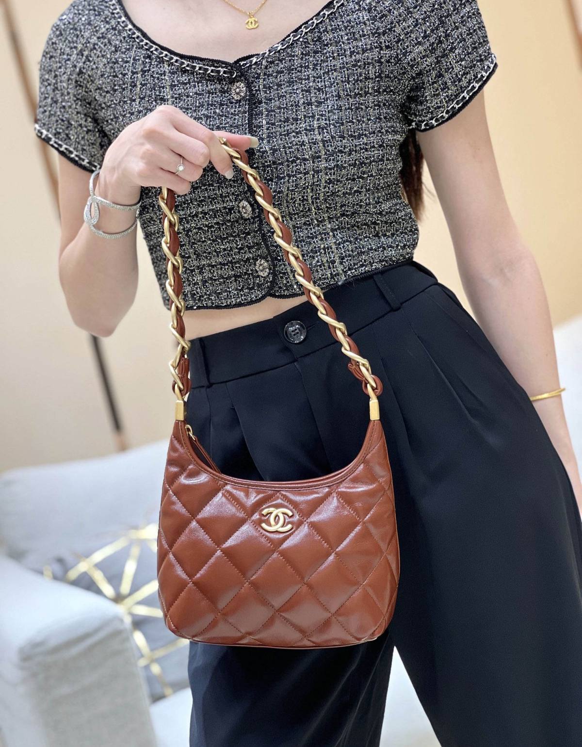 Ellebag top replica The Chanel Small Hobo Bag in Brown: 2024’s Must-Have Accessory(2024 Dec Updated)-Ti o dara ju Didara iro Louis Vuitton apo Online itaja, Ajọra onise apo ru