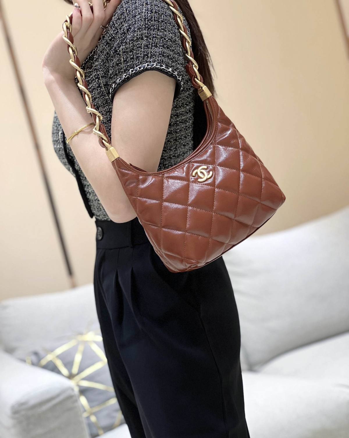 Ellebag top replica The Chanel Small Hobo Bag in Brown: 2024’s Must-Have Accessory(2024 Dec Updated)-Ti o dara ju Didara iro Louis Vuitton apo Online itaja, Ajọra onise apo ru