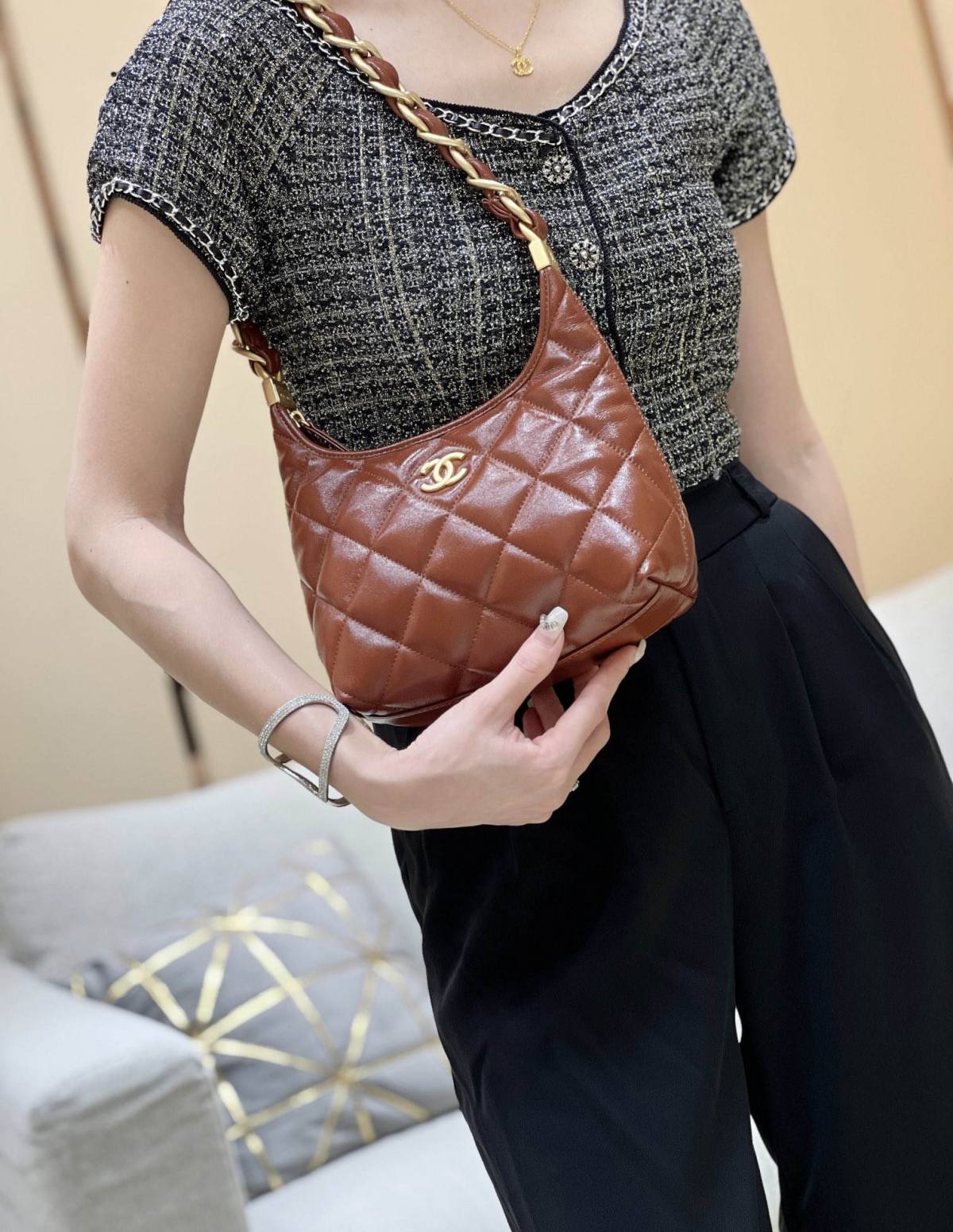 Ellebag top replica The Chanel Small Hobo Bag in Brown: 2024’s Must-Have Accessory(2024 Dec Updated)-Ti o dara ju Didara iro Louis Vuitton apo Online itaja, Ajọra onise apo ru