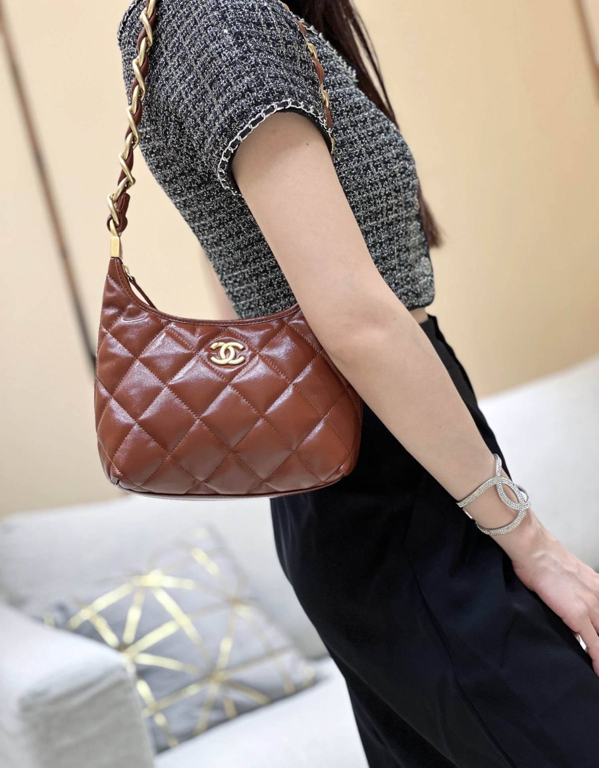 Ellebag top replica The Chanel Small Hobo Bag in Brown: 2024’s Must-Have Accessory(2024 Dec Updated)-Ti o dara ju Didara iro Louis Vuitton apo Online itaja, Ajọra onise apo ru